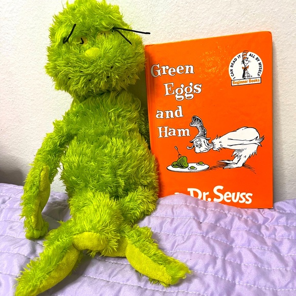 Dr. Seuss Green Eggs and Ham book with plush - Picture 1 of 1